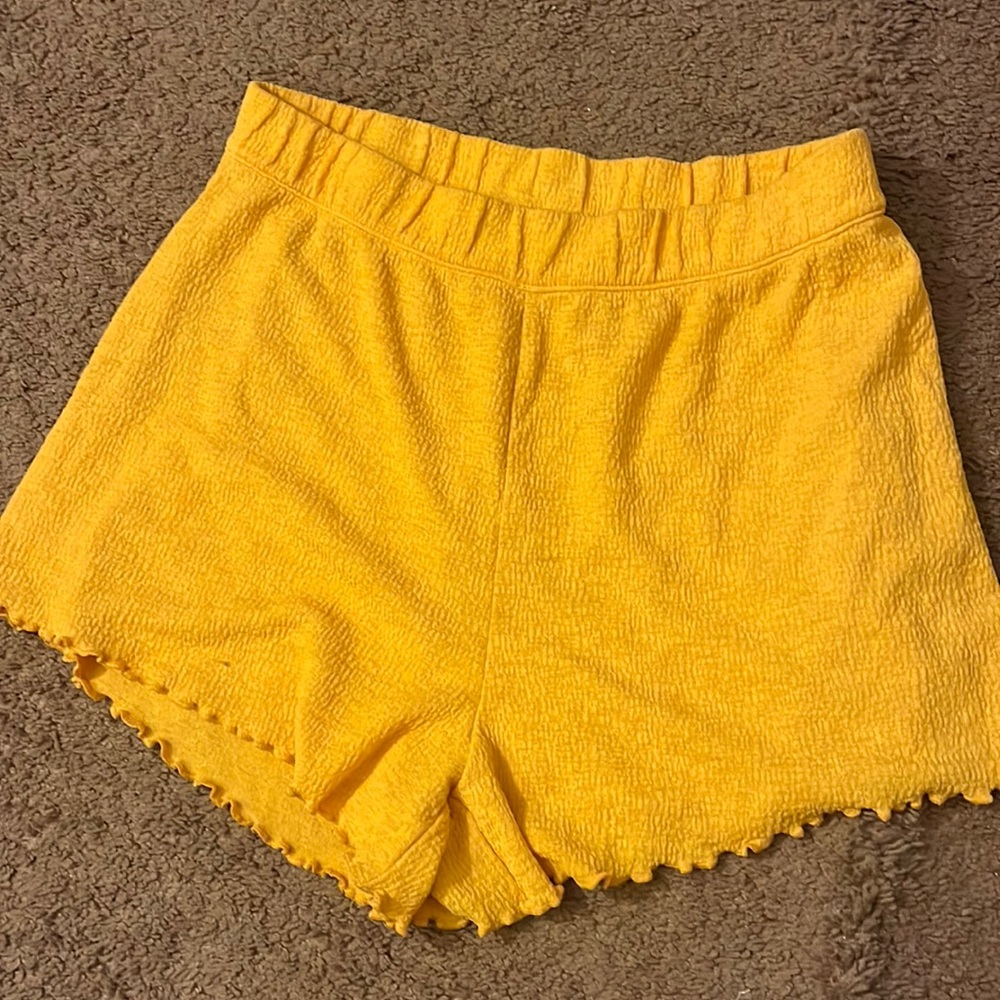 H and m yellow shorts